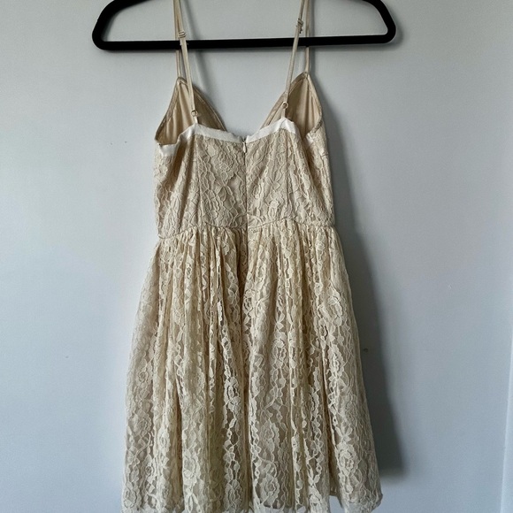 Lace mini dress - Picture 3 of 4